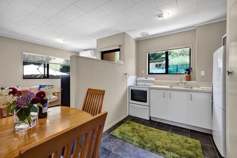 Photo of property in 14 Spencer Place, Merrilands, New Plymouth, 4312
