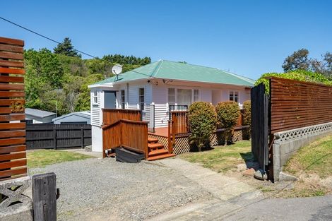 Photo of property in 12 Glenside Road, Glenside, Wellington, 6037