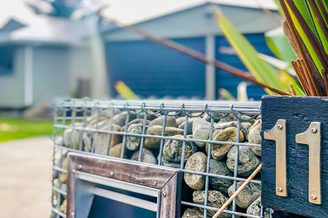 Photo of property in 11 Victor Grove, Waikanae Beach, Waikanae, 5036