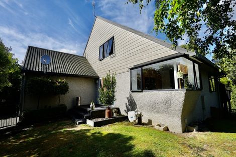 Photo of property in 7 Hillgrove Place, Fitzherbert, Palmerston North, 4410