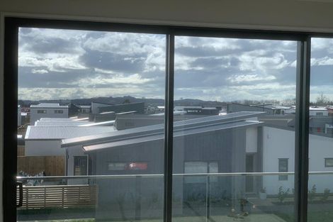 Photo of property in 28 Parahau Road, Papakura, 2110