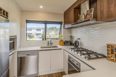 Photo of property in 8c Lumbarda Drive, Kumeu, 0810