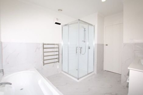 Photo of property in 306 Sunset Road, Windsor Park, Auckland, 0632