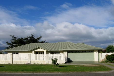 Photo of property in 190 Tutere Street, Waikanae Beach, Waikanae, 5036
