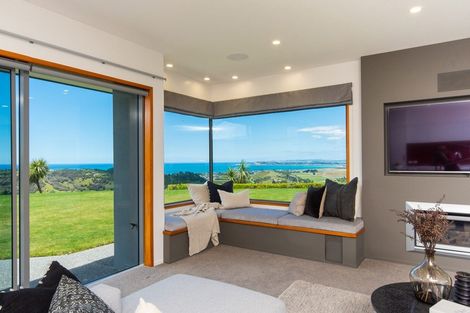 Photo of property in 135 Eskridge Drive, Eskdale, Napier, 4182