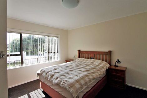Photo of property in 486 Blockhouse Bay Road, Blockhouse Bay, Auckland, 0600