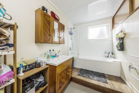 Photo of property in 14 Snell Avenue, Papakura, 2110