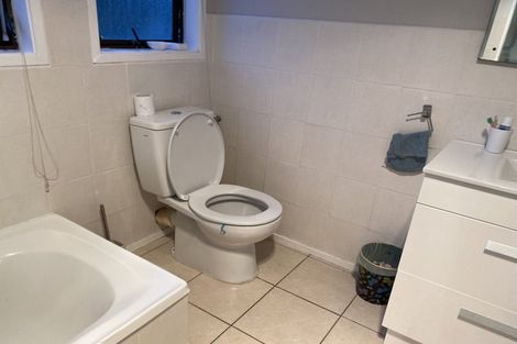 Photo of property in 43 Deverell Place, Northcross, Auckland, 0632