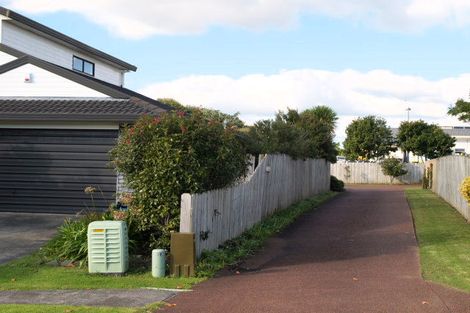 Photo of property in 60 Bob Charles Drive, Golflands, Auckland, 2013