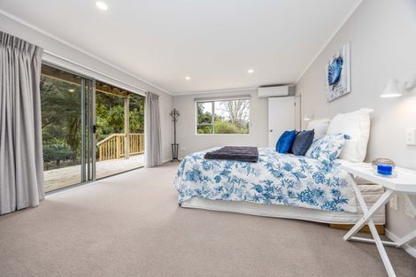 Photo of property in 37 Onedin Place, Titirangi, Auckland, 0604