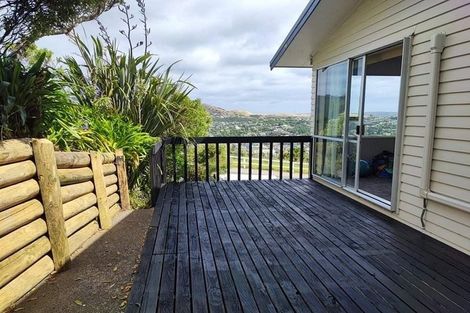 Photo of property in 32 Chapman Street, Newlands, Wellington, 6037
