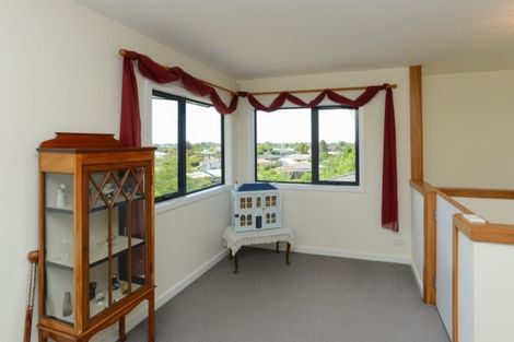 Photo of property in 75 Hetley Crescent, Taradale, Napier, 4112