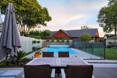 Photo of property in 16 Bree Place, Flagstaff, Hamilton, 3210