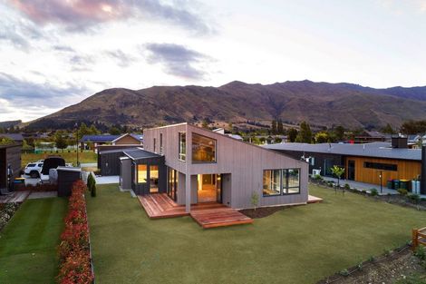 Photo of property in 3 Mcdonald Street, Wanaka, 9305