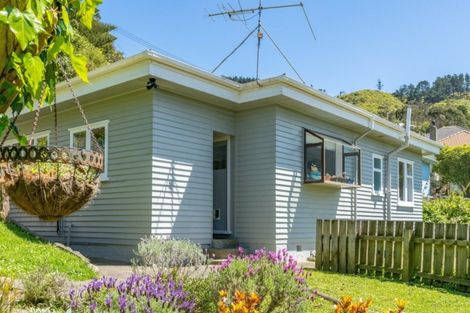 Photo of property in 16 Frederick Street, Tawa, Wellington, 5028