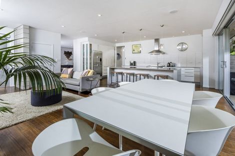 Photo of property in 28 Muritai Road, Milford, Auckland, 0620