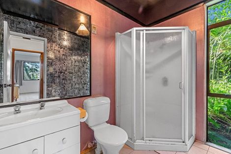 Photo of property in 8 Morlie Place, Torbay, Auckland, 0630