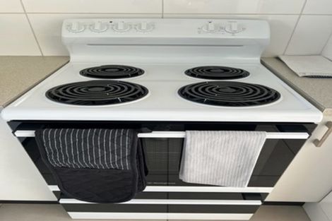 Photo of property in Beresford Apartments, 12/118 Russell Terrace, Berhampore, Wellington, 6023