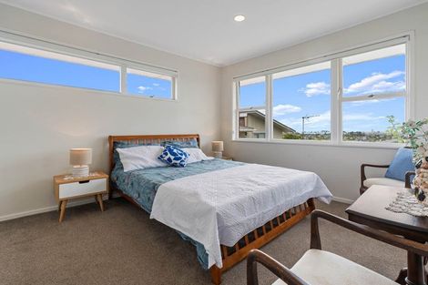 Photo of property in 2 Sycamore Drive, Sunnynook, Auckland, 0620