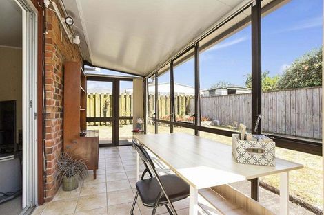 Photo of property in 2/5 Wanaka Place, Pakuranga Heights, Auckland, 2010