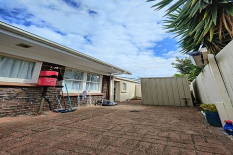 Photo of property in 1/12 Booker Place, Weymouth, Auckland, 2103