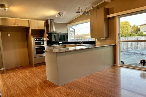 Photo of property in 2 Newcastle Street, Hokowhitu, Palmerston North, 4410