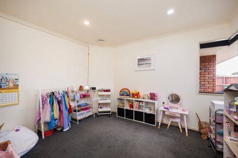 Photo of property in 17 Daniel Place, Kelvin Grove, Palmerston North, 4414