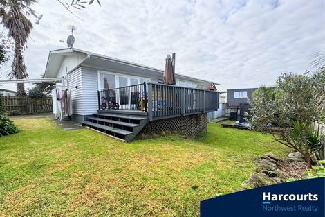 Photo of property in 20 Edgerton Road, Te Atatu Peninsula, Auckland, 0610
