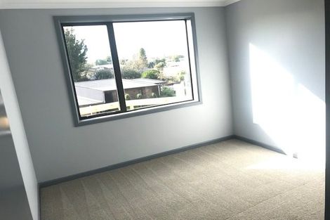 Photo of property in 2/1059 Bank Street, Te Awamutu, 3800