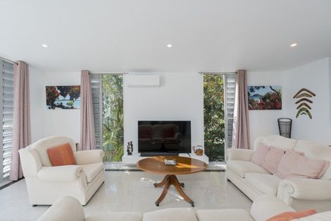 Photo of property in 2/2 Aberdeen Road, Campbells Bay, Auckland, 0620