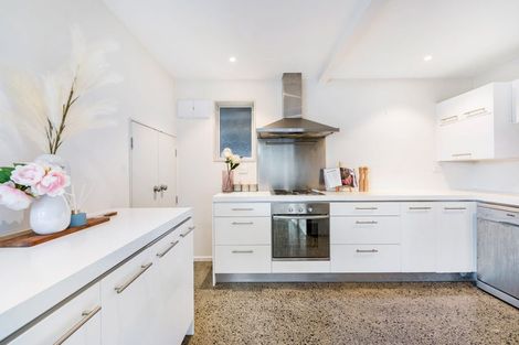 Photo of property in 1a Highgrove Lane, Totara Vale, Auckland, 0632