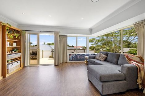 Photo of property in 1 Orlando Close, Frankleigh Park, New Plymouth, 4310