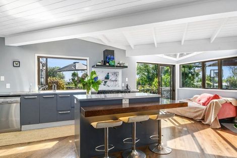 Photo of property in 412 Taupaki Road, Kumeu, 0892