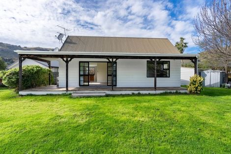 Photo of property in 4 Pawaho Place, Heathcote Valley, Christchurch, 8022