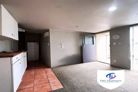 Photo of property in 1/41 Challen Close, Conifer Grove, Takanini, 2112