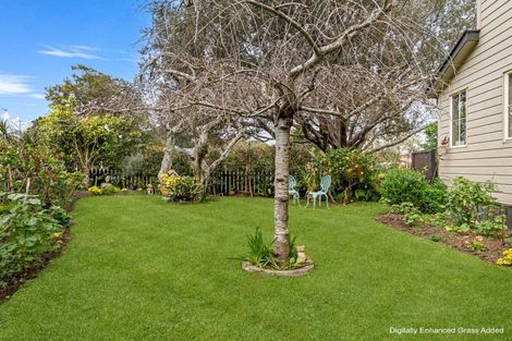 Photo of property in 16 Rangiwhea Road, Waiuku, 2123