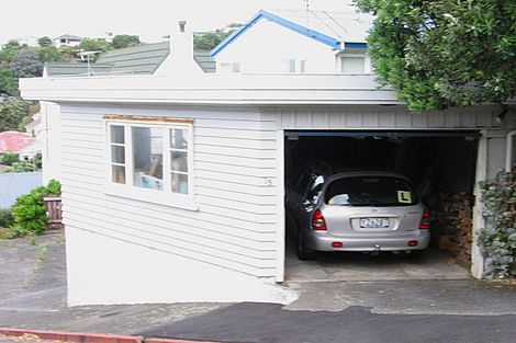 Photo of property in 15 Knoll Street, Island Bay, Wellington, 6023
