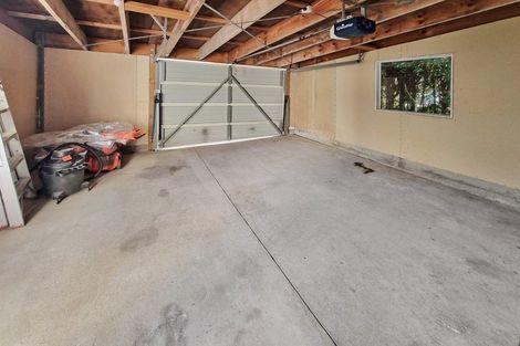 Photo of property in 112a Tiroroa Avenue, Te Atatu South, Auckland, 0610