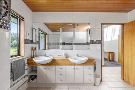 Photo of property in 115 Grand Drive, Orewa, 0931