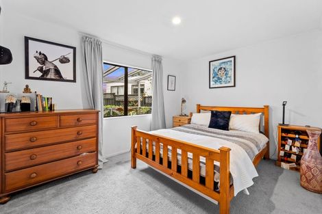 Photo of property in 2/2 Crosby Road, West Harbour, Auckland, 0618