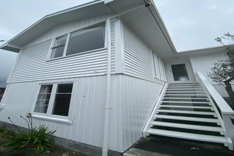 Photo of property in 17 The Drive, Tawa, Wellington, 5028