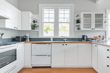 Photo of property in 17 Wilsons Road, Saint Martins, Christchurch, 8022