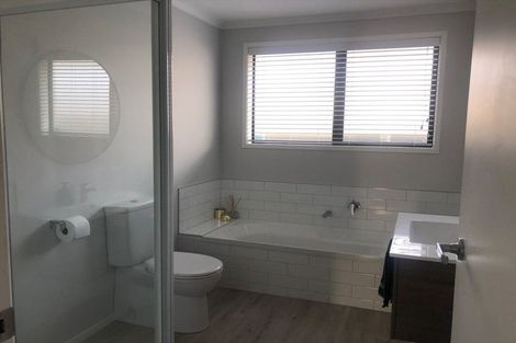 Photo of property in 5 Raynor Crescent, Pyes Pa, Tauranga, 3112