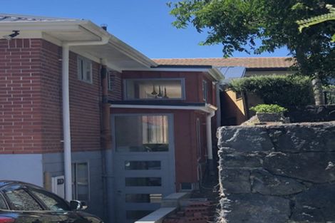 Photo of property in 2/1 Korau Road, Greenlane, Auckland, 1051