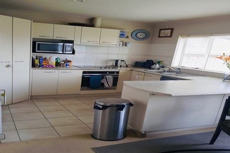 Photo of property in 23 Brompton Place, Burswood, Auckland, 2013