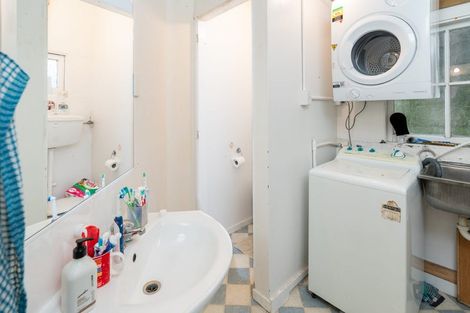 Photo of property in 76a Kelburn Parade, Kelburn, Wellington, 6012