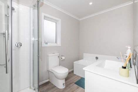 Photo of property in 3 Cessna Way, Newlands, Wellington, 6037