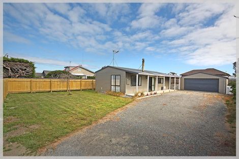 Photo of property in 5 Linklater Avenue, Foxton Beach, Foxton, 4815