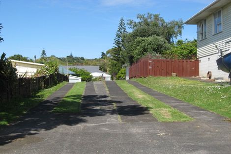Photo of property in 13 Claresholm Place, Mangere Bridge, Auckland, 2022