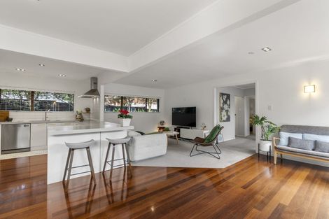 Photo of property in 13 James Evans Drive, Northcote, Auckland, 0627